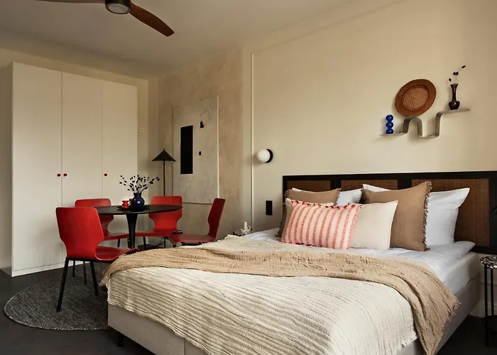 Nafenna 2-Bedroom Apartment In Old Town