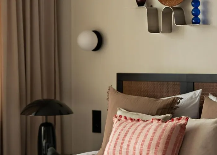 Nafenna 2-Bedroom Apartment In Old Town